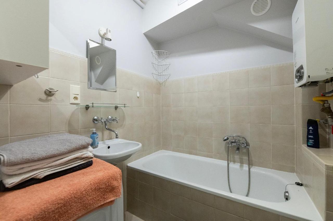 Studio In City Centre Free Parking Lodz  Luaran gambar